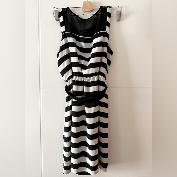 Monteau Black and White dress with pockets - Picture 2 of 4